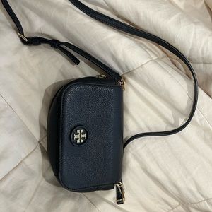 Tory Burch cross body gently used. In great condition